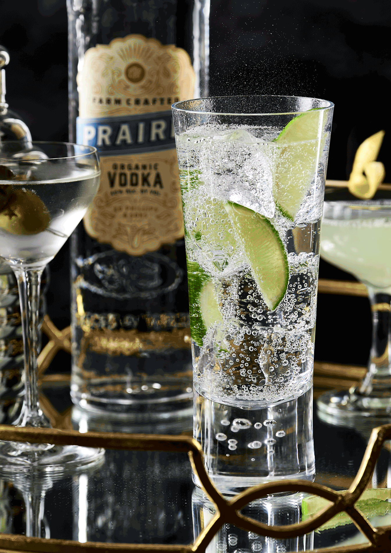 Animated Gif of a vodka soda with limes showing the carbonation bubbling